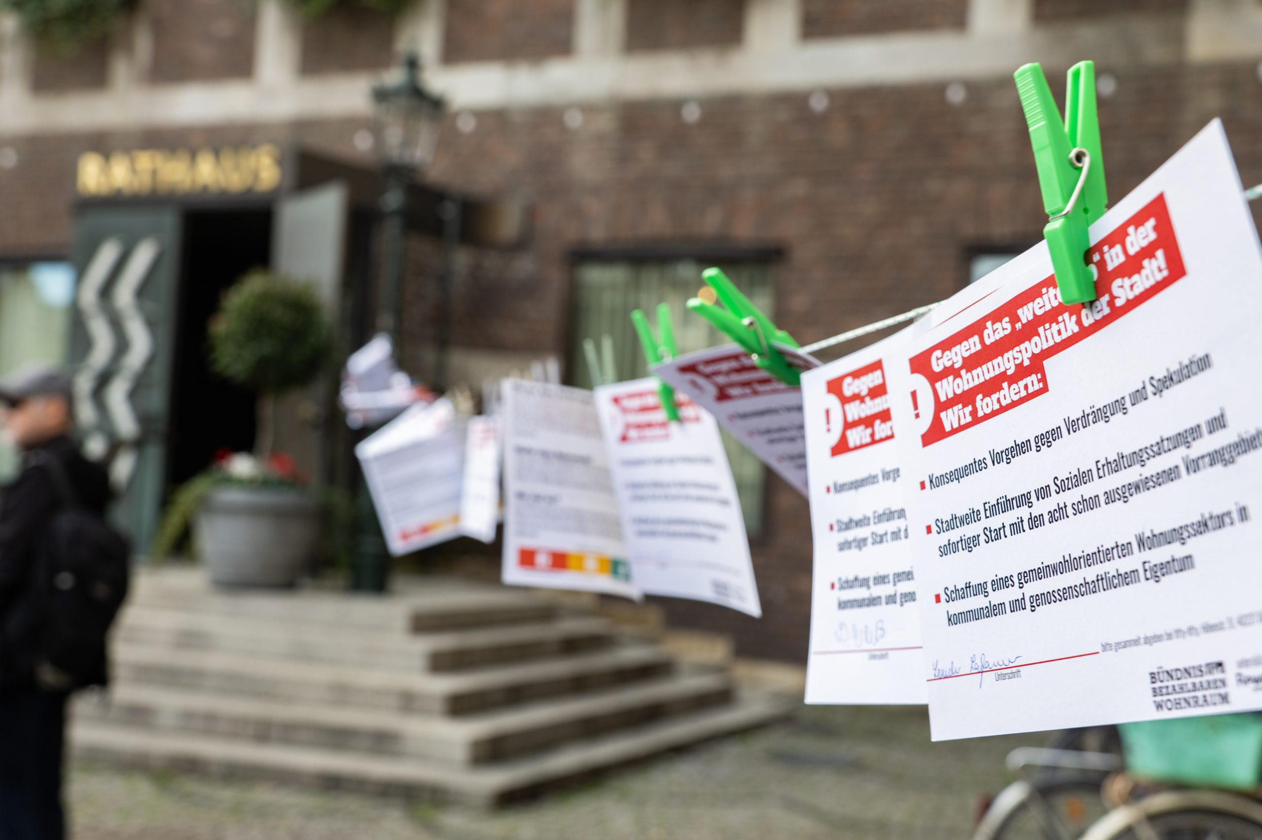 1000 Postkarten und ein neues Positionspapier